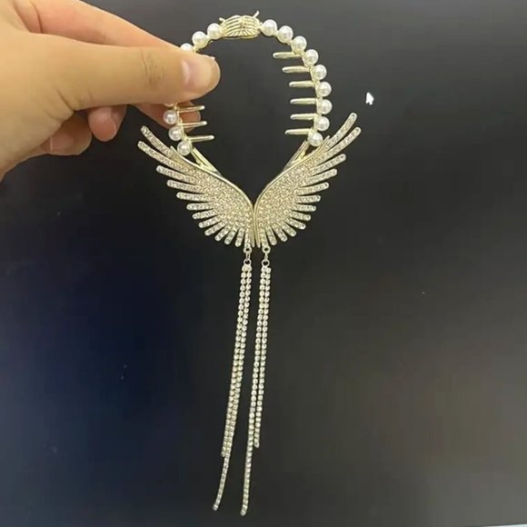 ANGEL WINGS BUN CLIP WITH TASSELS in Gold - Picture 1 of 3